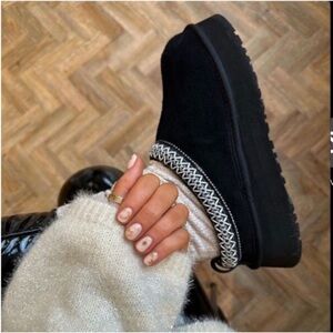 UGG Tazz Platform Slippers Black